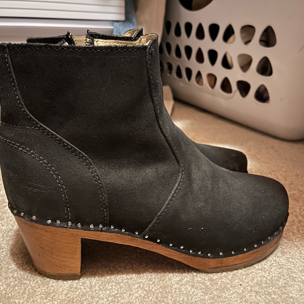 BRAND NEW Clog Black Ankle Boots with Wooden Heel